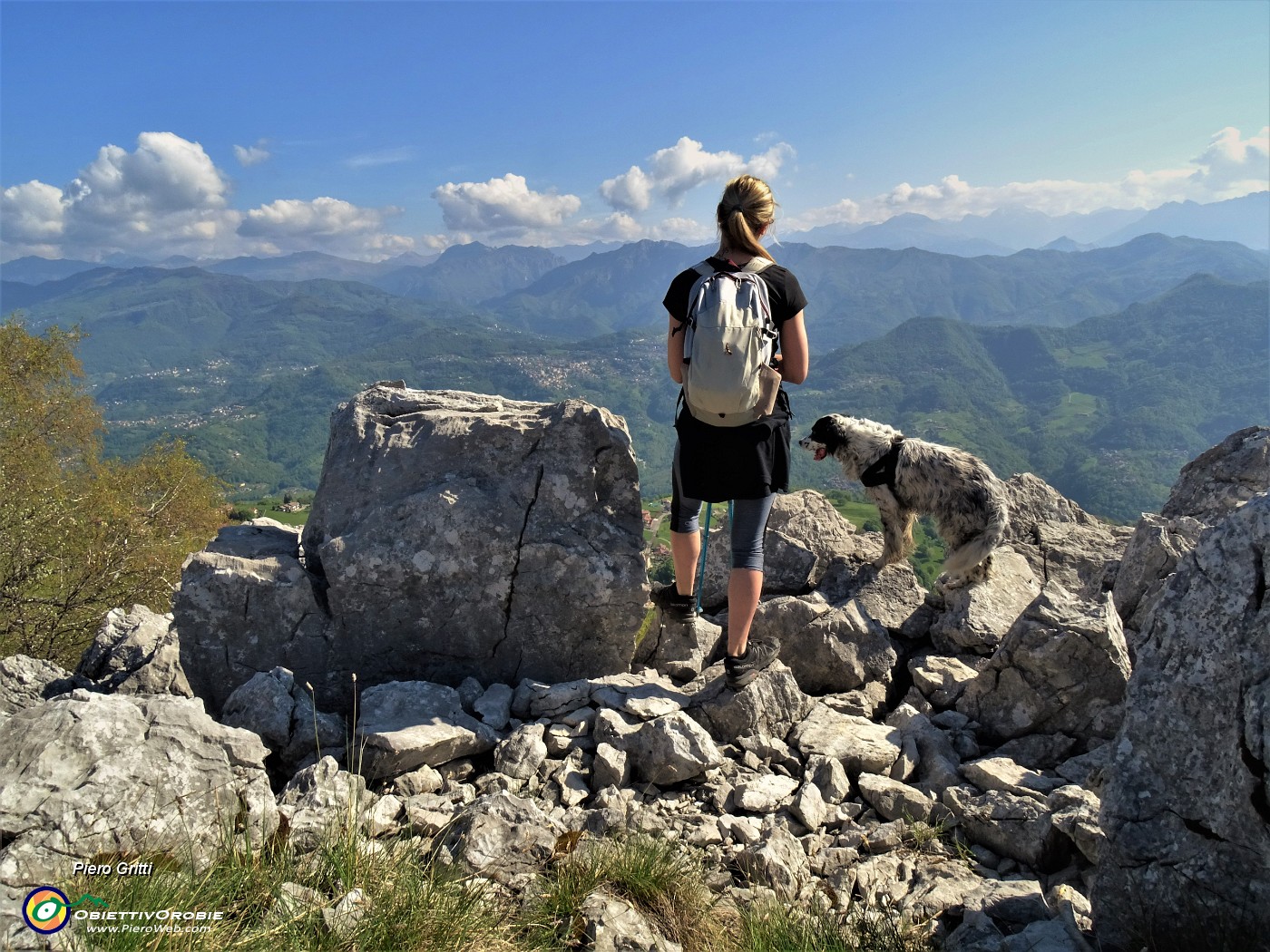 18 Bella vista sulla Valle Imagna e le Orobie.JPG